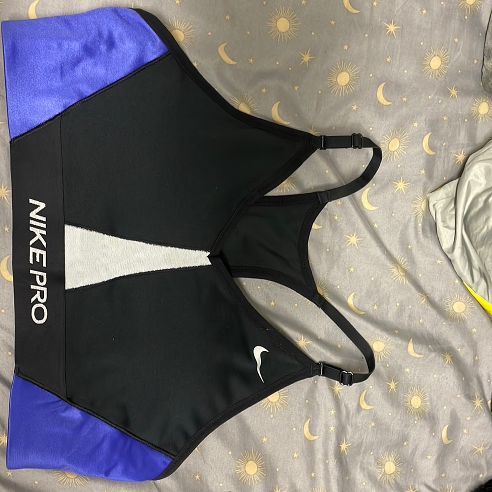 Nike pro sports bra
